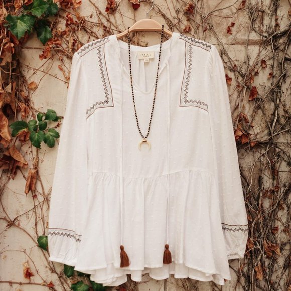 New! Flowy Boho Embroidered Blouse in Off White - Picture 8 of 9